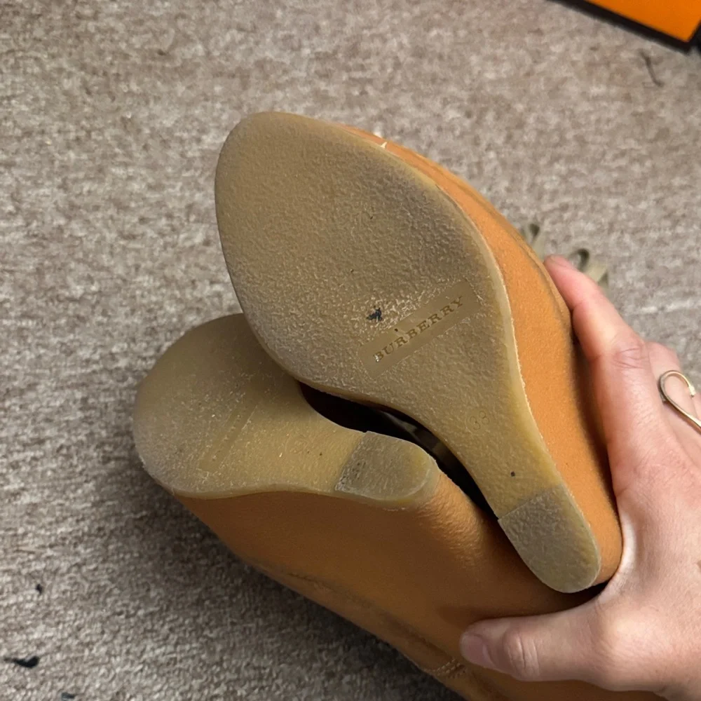 Burberry stylish tan